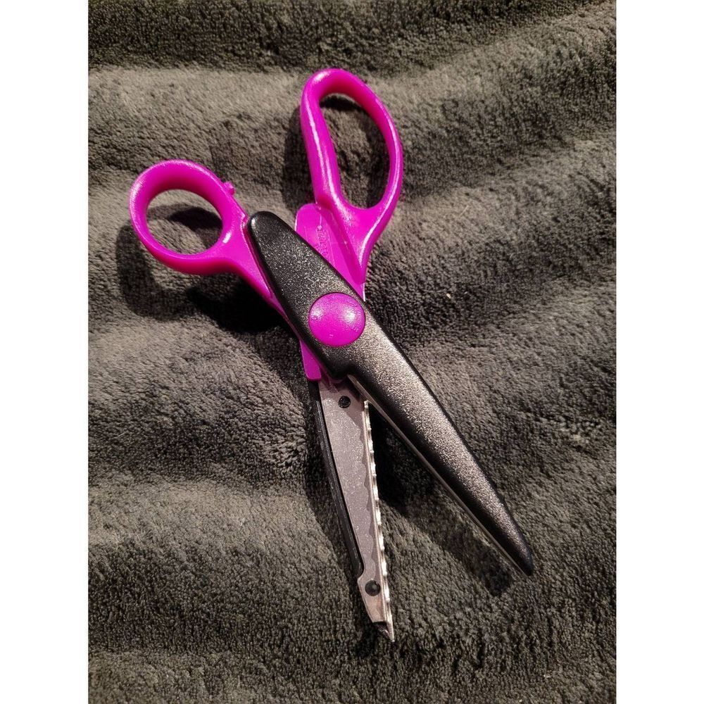 Fiskars Paper Edge Scissors- Scallop Paper Edgers - Picture 4 of 4